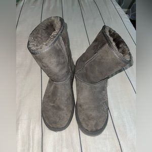 Gray women’s UGG boots